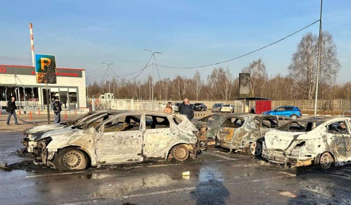 Blast in Central Moscow Kills Three, Injures 21; Investigation Underway